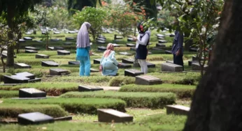 Tradisi Nyekar Sebelum Lebaran: Sejarah dan Maknanya